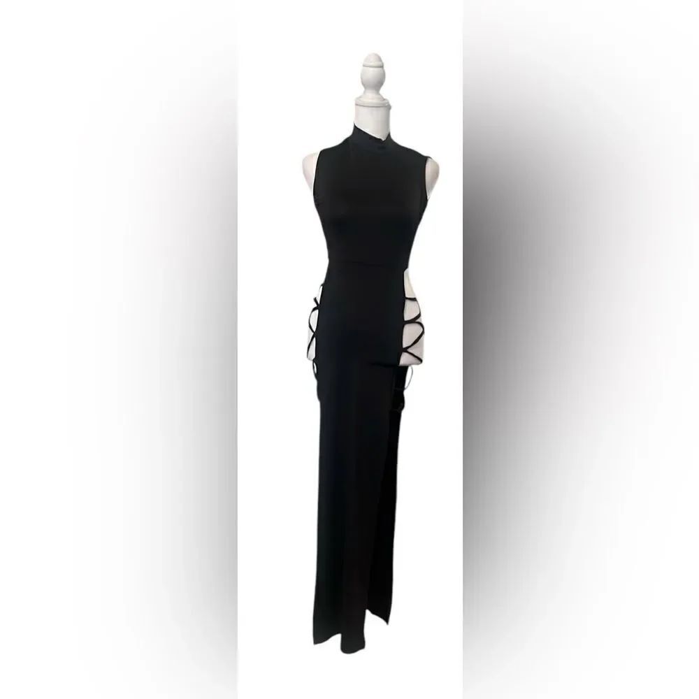 NWOT Black Cut-Out Maxi Dress size small sleeveless